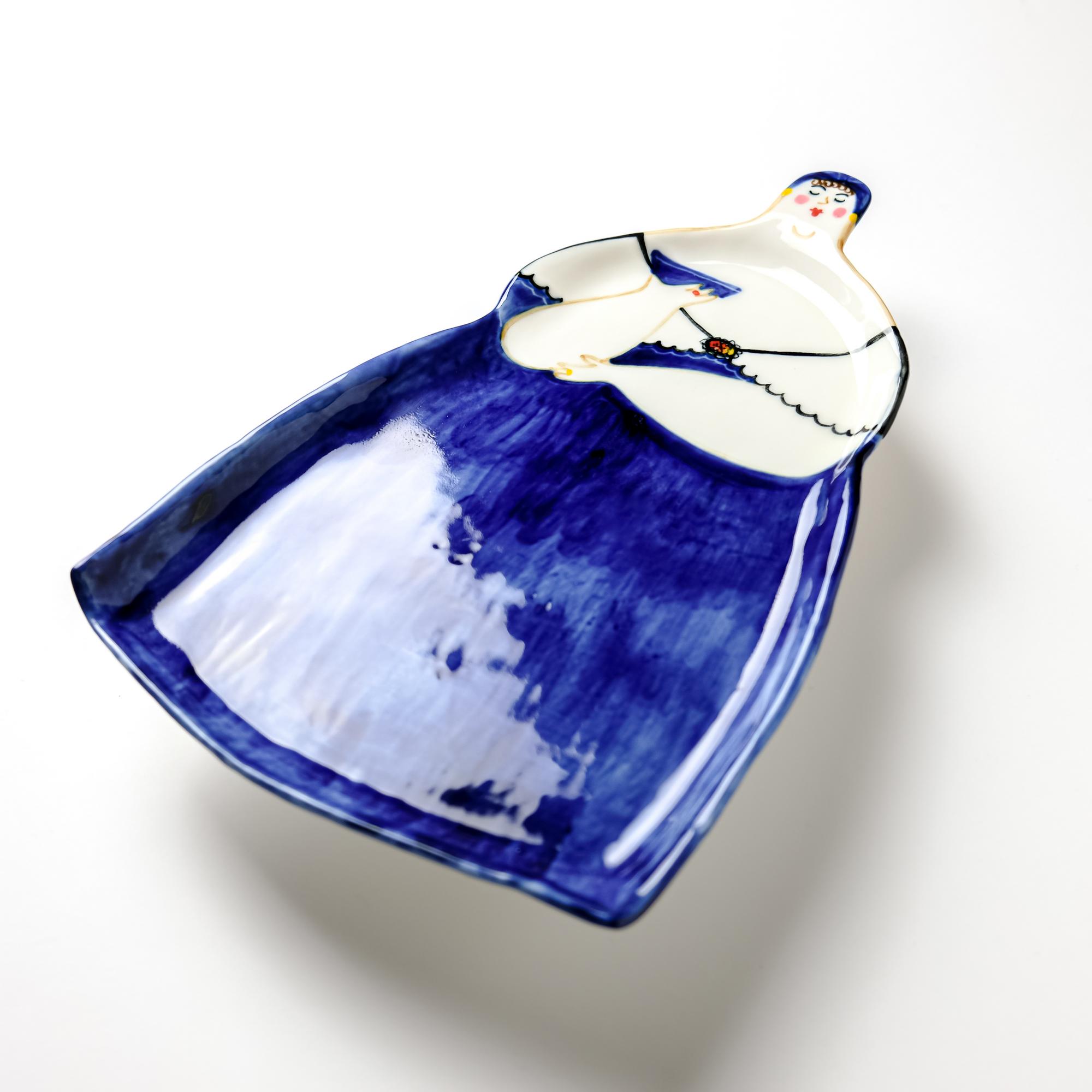 Тарелка КУПЧИХА В СИНЕМ