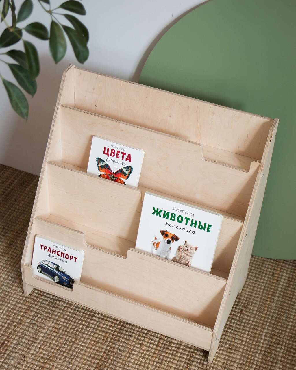 Напольная книжная полка под лаком