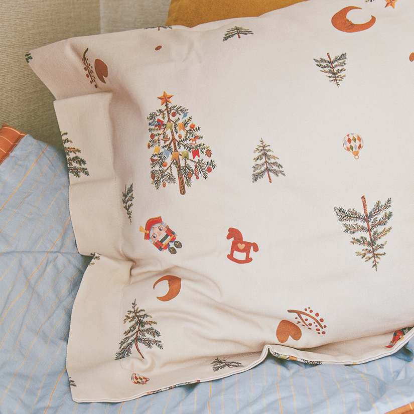 Ткань "Новогодние заметки" / пастельно-розовый