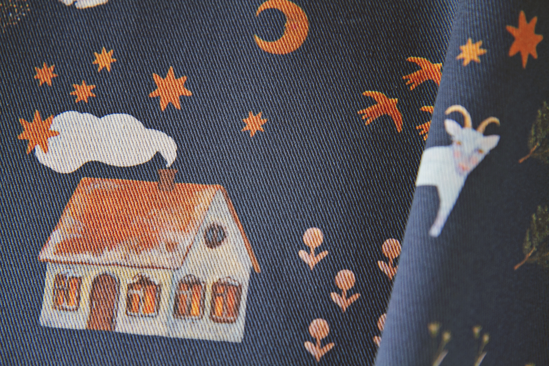 Саржа "В нашей деревне осень" / синий