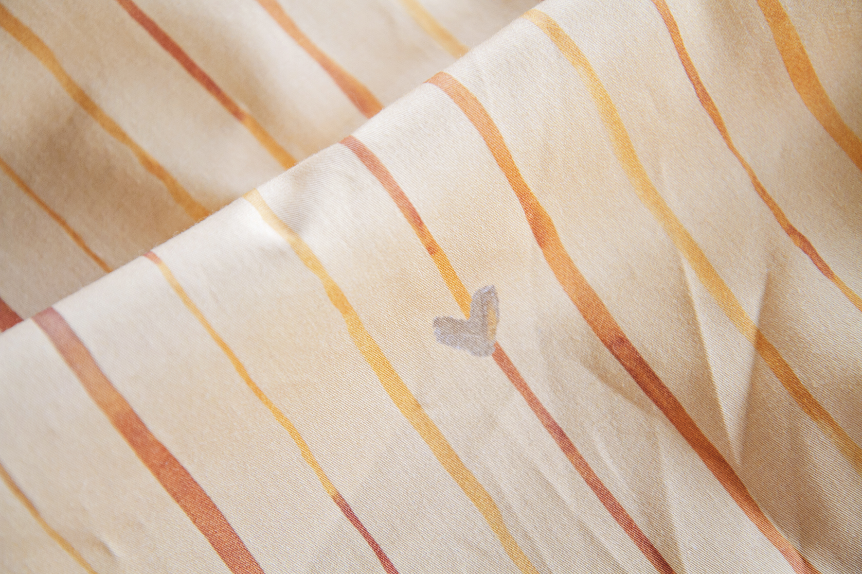 Сатин "Cолнечная полоска и горсть сердец" / желтый