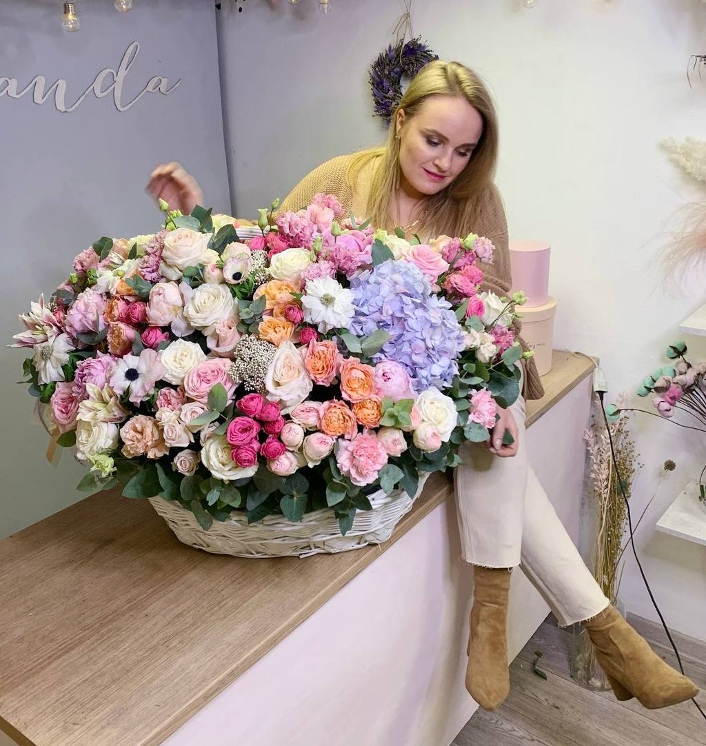 Большая корзина с гортензией