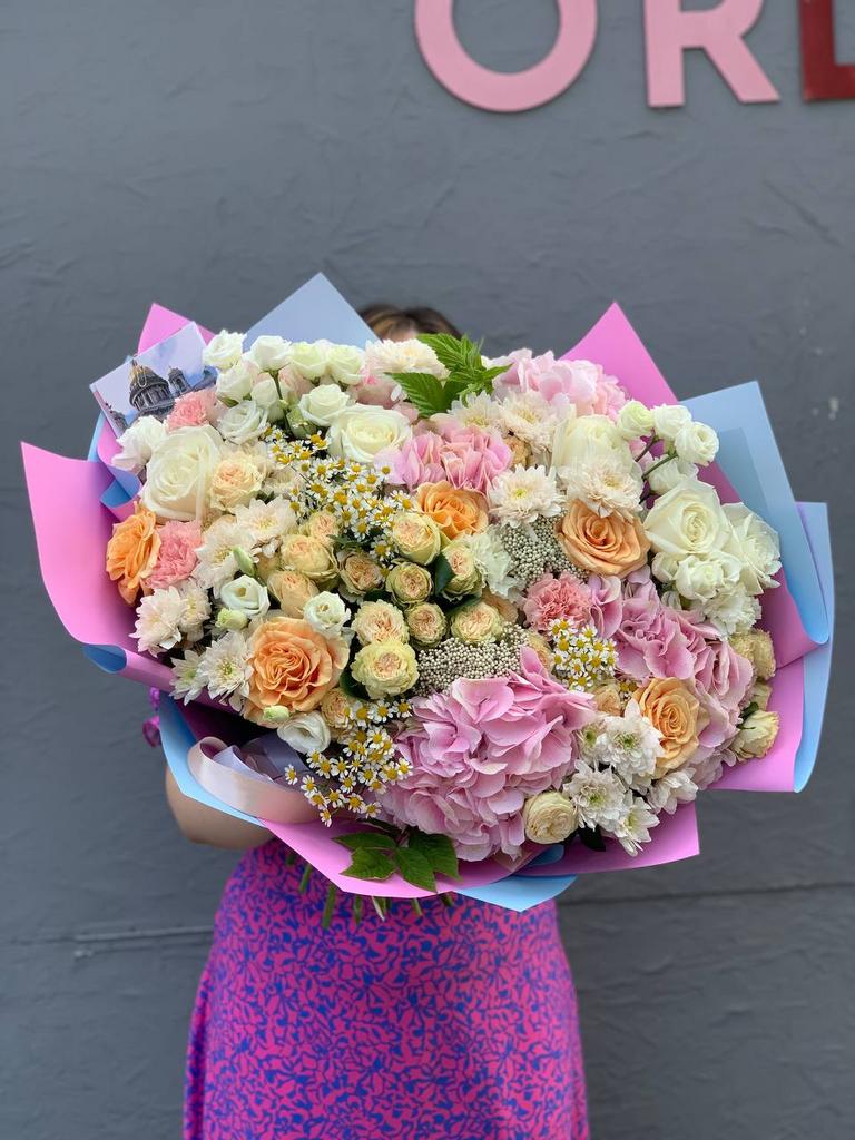 Большой букет с гортензией