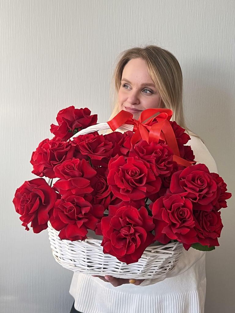 Корзина с французскими розами M