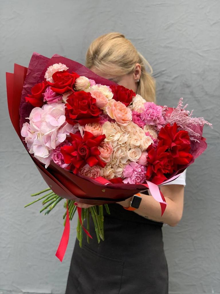 Роскошный букет с французскими розами