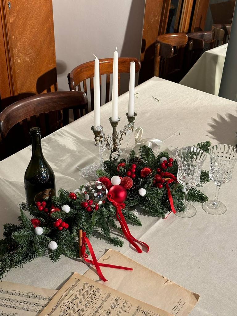 Гирлянда на стол красная