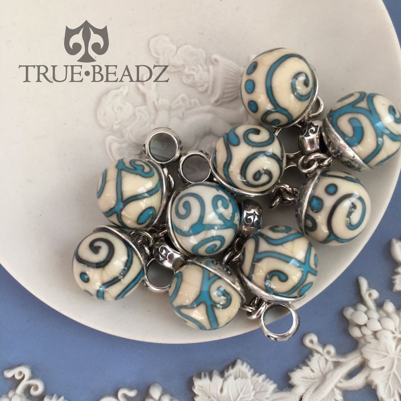 14234261 Dangle of the month April 2018