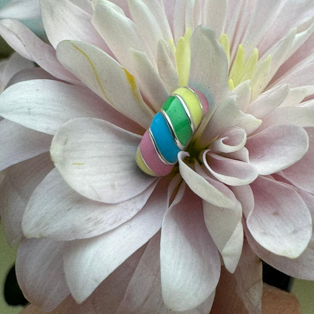 Spring candy stopper