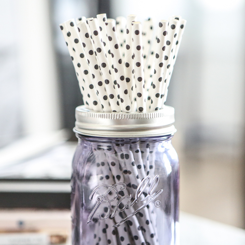 Трубочки белые в черный горох