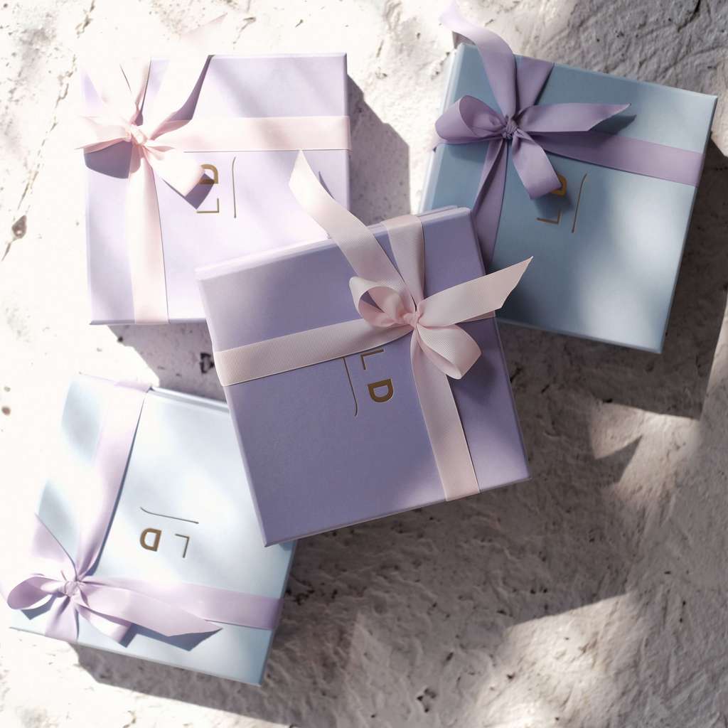 Подарочная коробка средняя (21х21см)