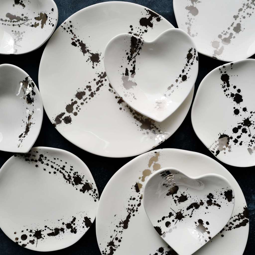 Серия тарелок и блюдец "Серебряные кляксы"