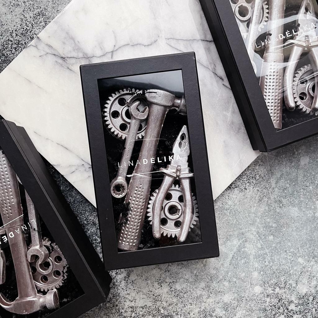 Набор инструментов из молочного шоколада