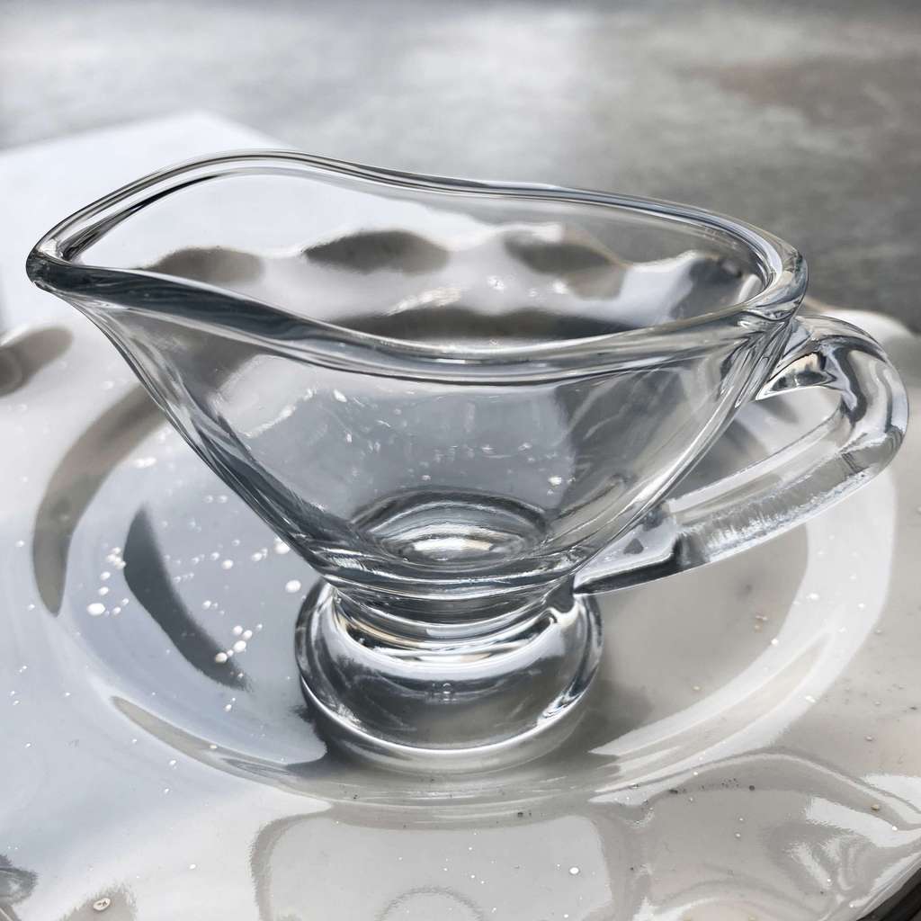 Кувшинчик стеклянный