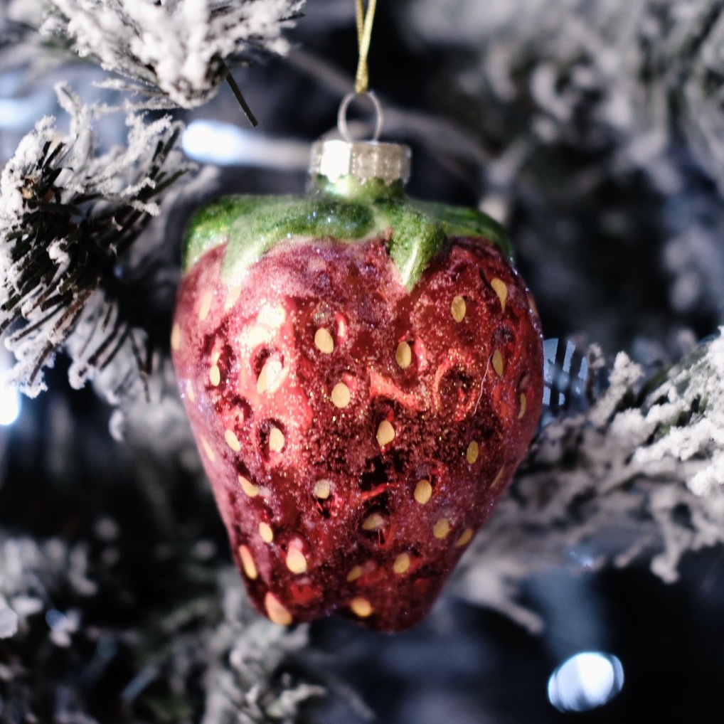 Игрушка на елку Клубника