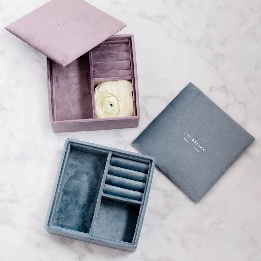 Бархатная шкатулка для хранения украшений