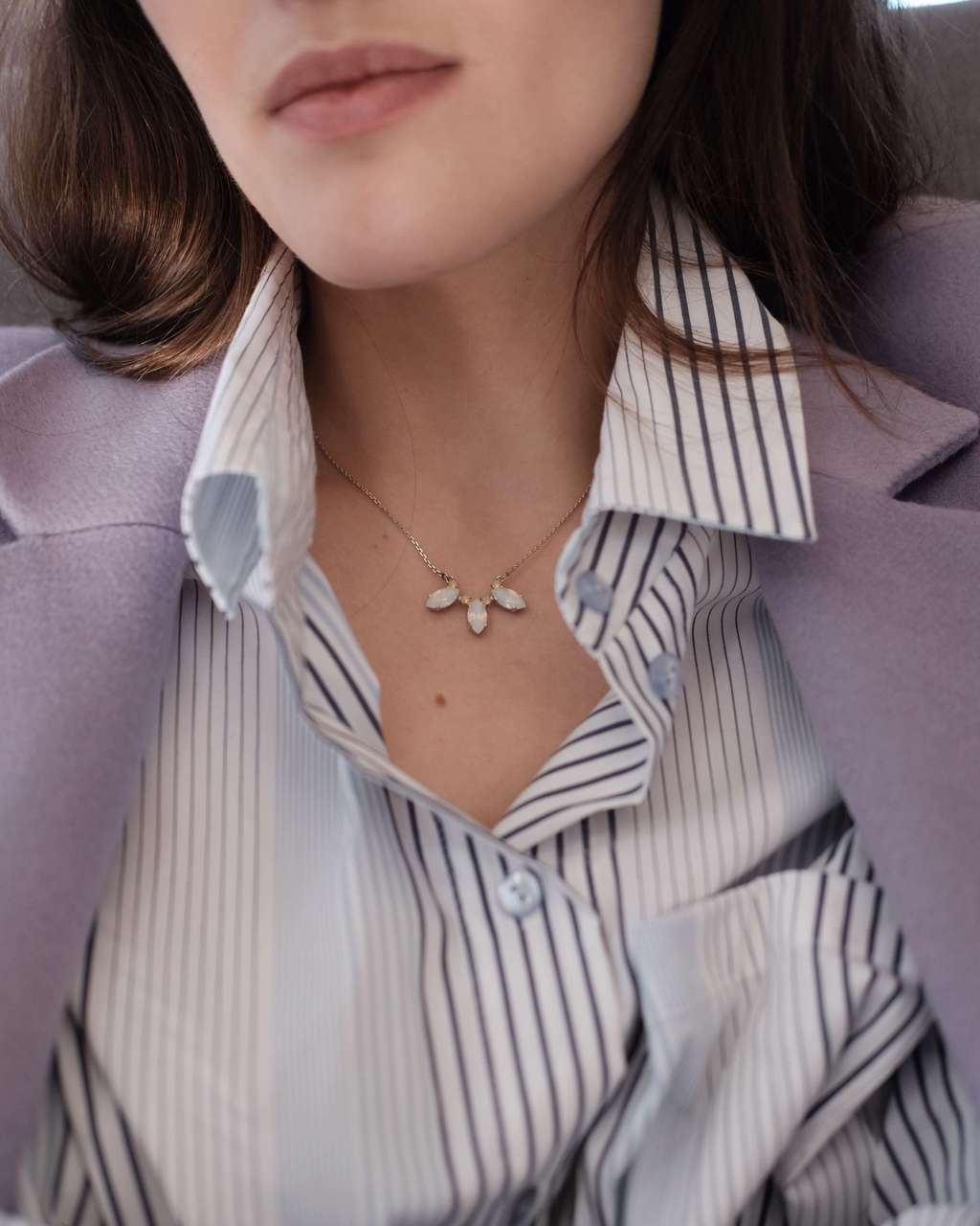 Подвеска с белым опалом