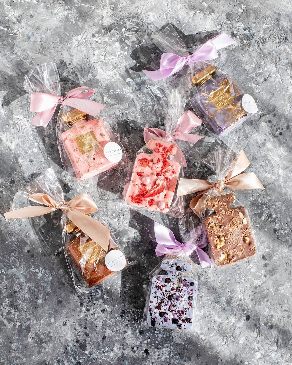 Бутылочка Шанель из белого и молочного бельгийского шоколада