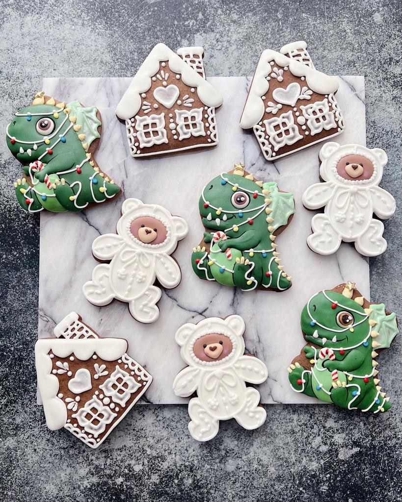 Имбирный пряник в форме новогодних фигурок