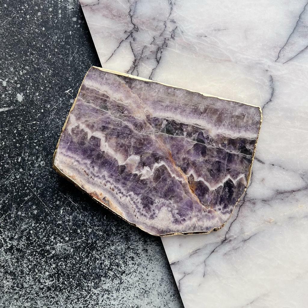 Срез аметиста в золоте