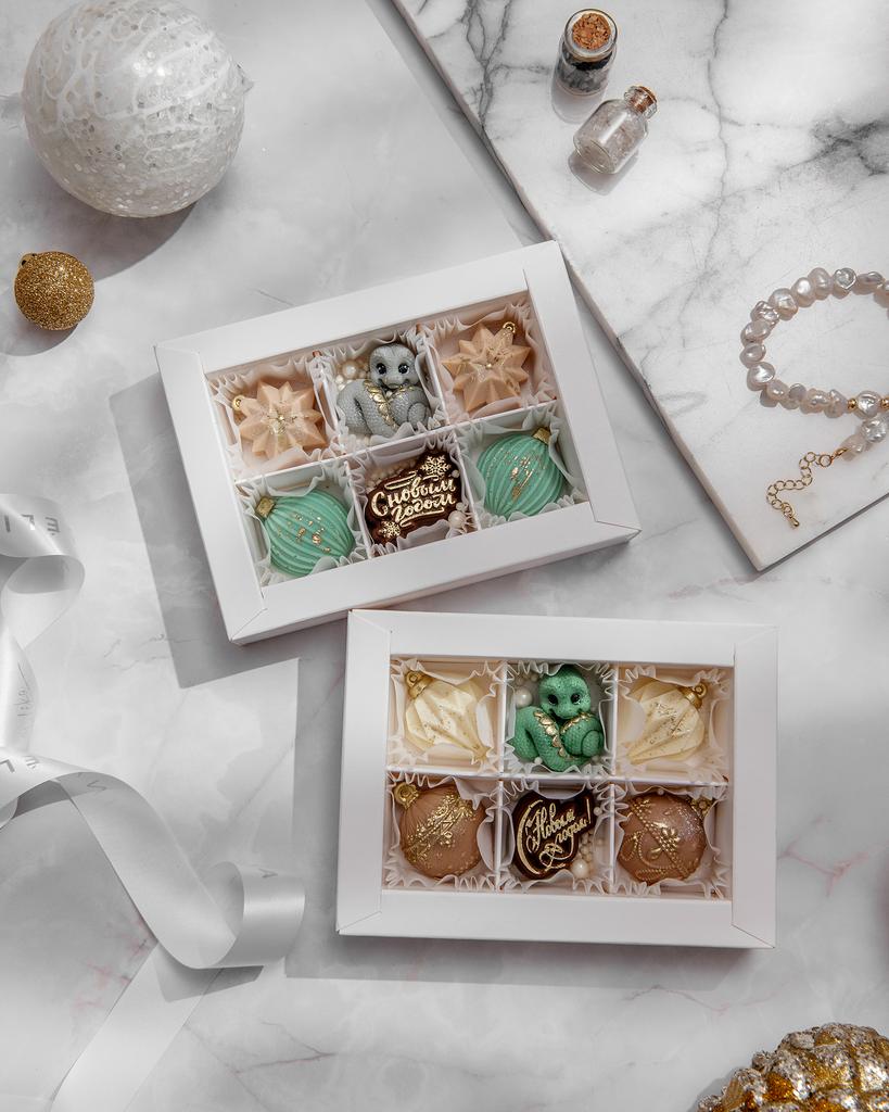 Коробка шоколадных конфет из белого и молочного бельгийского шоколада