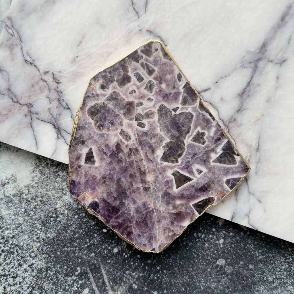 Срез аметиста в золоте