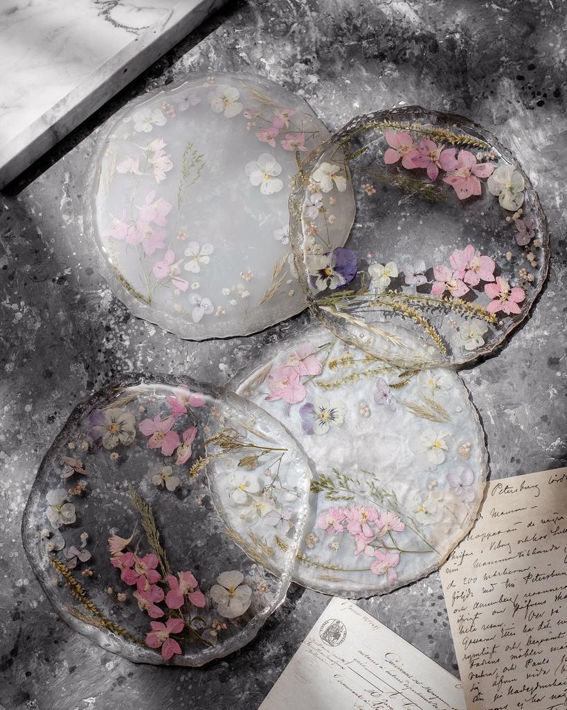 Подставка из эпоксидной смолы и сухоцветов, 18,5см