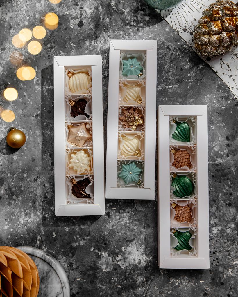 Коробка шоколадных конфет из белого и молочного бельгийского шоколада