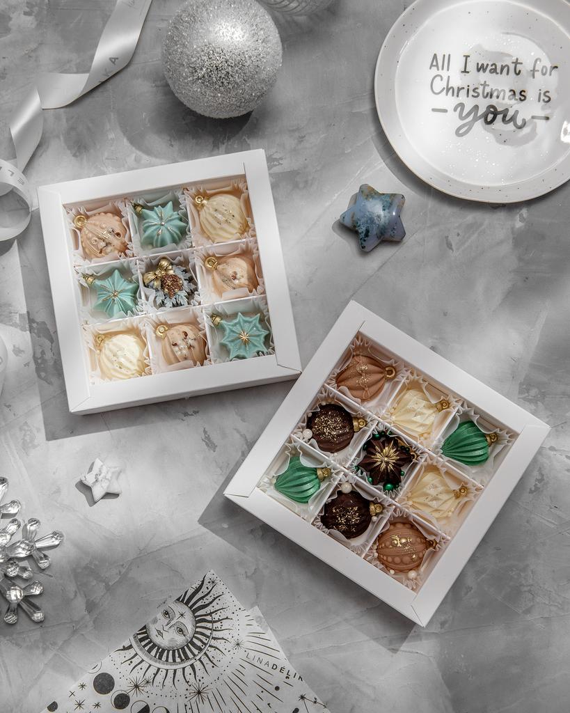 Набор из шоколадных конфет из белого и молочного шоколада