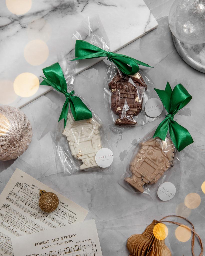 Шоколадный Щелкунчик из белого и молочного шоколада