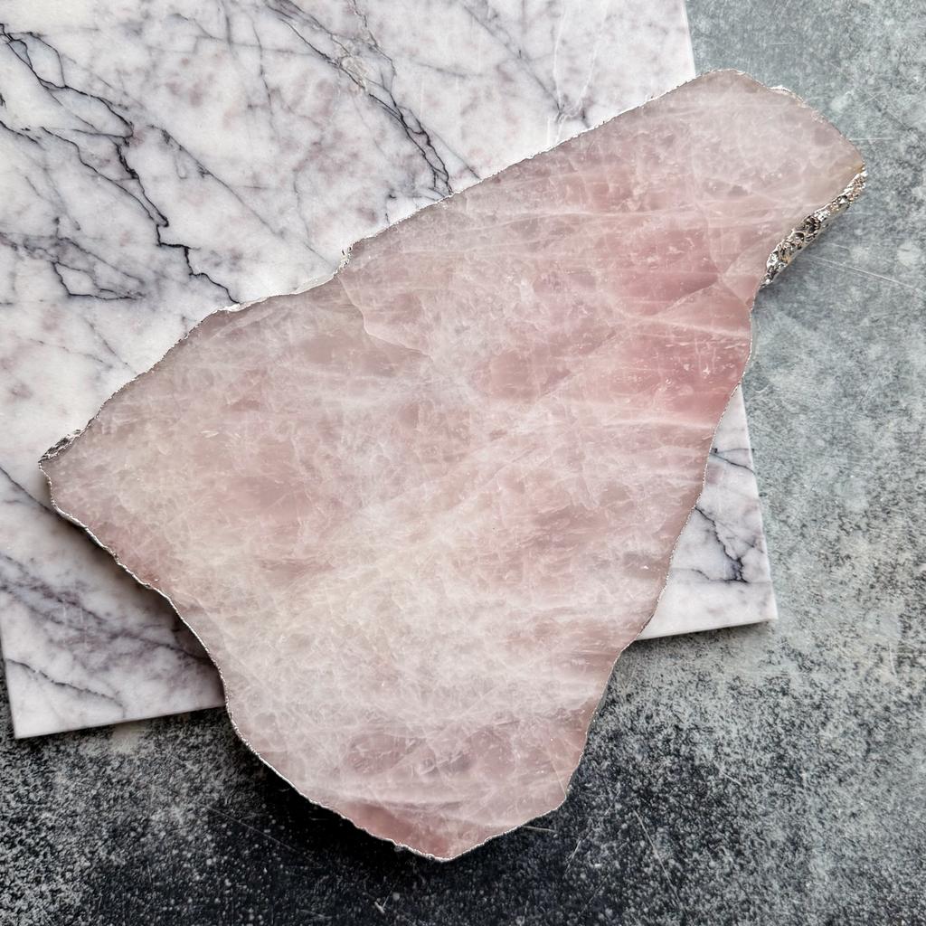 Большой срез розового кварца в серебре 33х20см