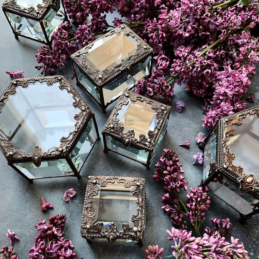 Стеклянная черная шкатулка в витражной технике Тиффани