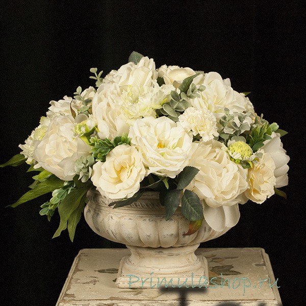 КОМПОЗИЦИЯ ИЗ ИСКУССТВЕННЫХ ЦВЕТОВ В БЕЛОЙ ГАММЕ НА СТОЛ