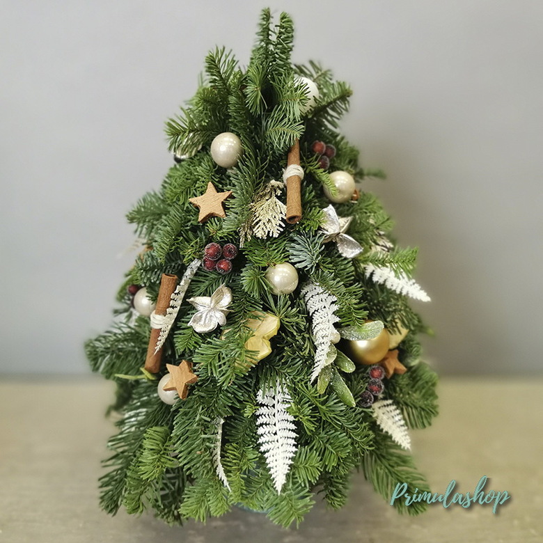 НОВОГОДНЯЯ ФЛОРИСТИЧЕСКАЯ ЕЛКА