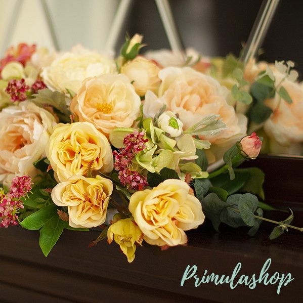 ИНТЕРЬЕРНАЯ КОМПОЗИЦИЯ ИЗ ИСКУССТВЕННЫХ ЦВЕТОВ НА КАМИН