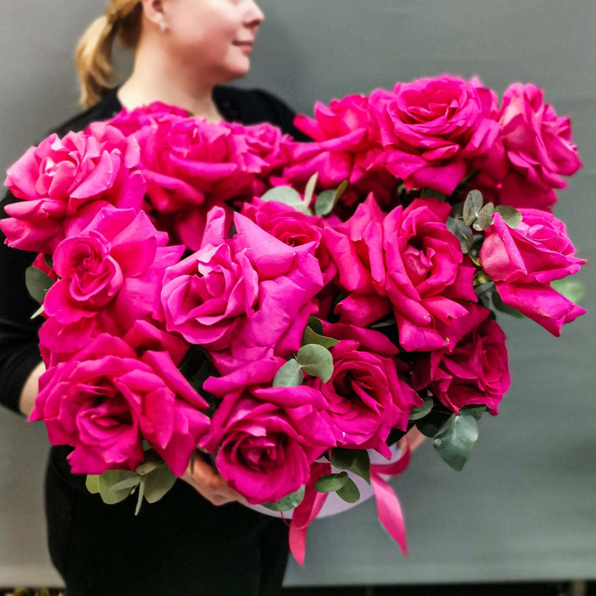 Шляпная коробка с ясно-розовыми розами ПИНК ФЛОЙД