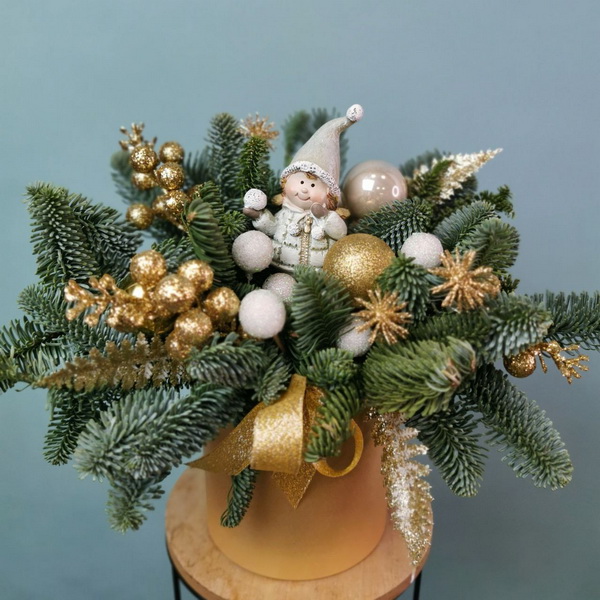 Новогодняя композиция в шляпной коробке «Зимняя сказка»