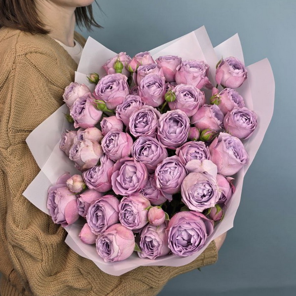 Букет из сиреневых пионовидных роз