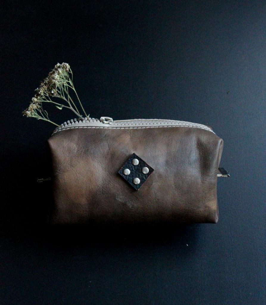 Объемная косметичка из натуральной кожи