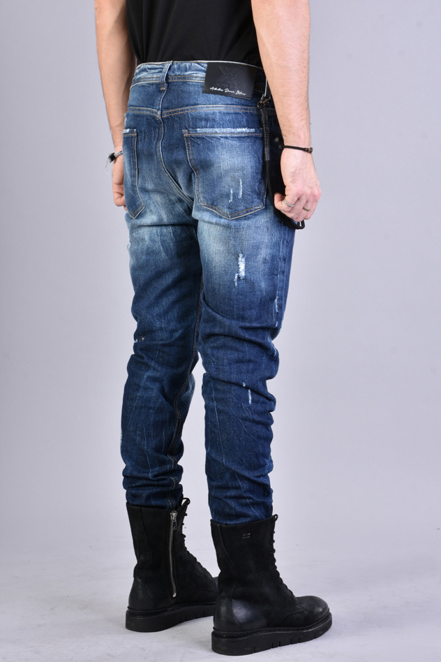 Синие джинсы с выбеленным эффектом потертостями и заплатами Xagon