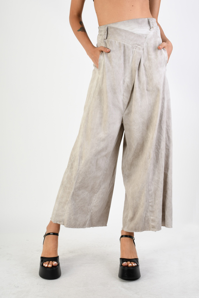 Широкие брюки из хлопкового габардина и асимметричным поясом SM