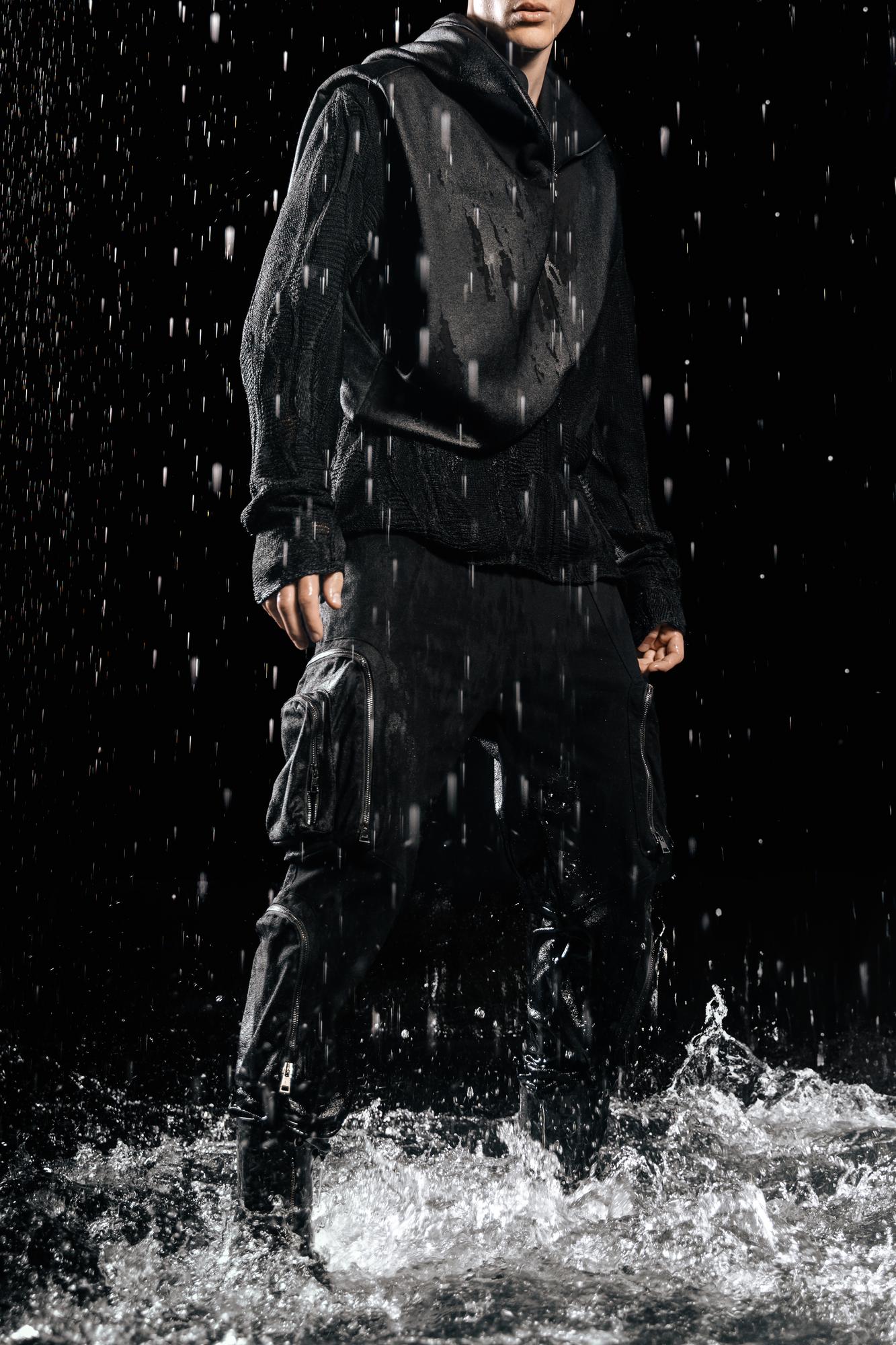 Брюки из эластичного габардина с накладными карманами на молнии LH