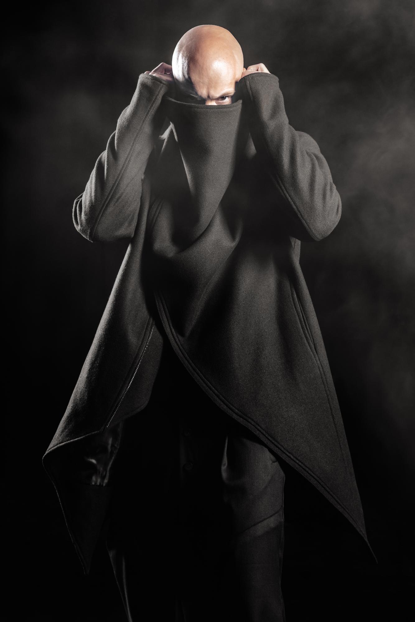 Асимметричное комфортное пальто с косой молнией LH