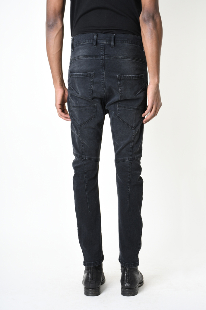 Комфортные эластичные джинсы с вытачками LH