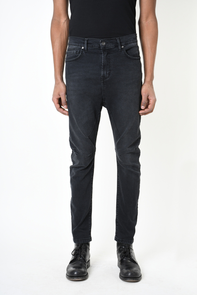 Комфортные эластичные джинсы с вытачками LH