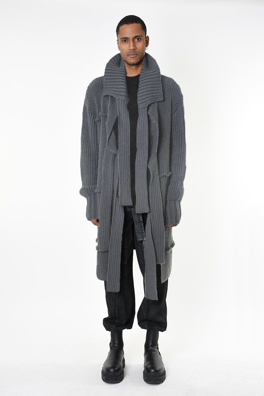 Длинный кардиган с рельефными швами и высоким воротником LH