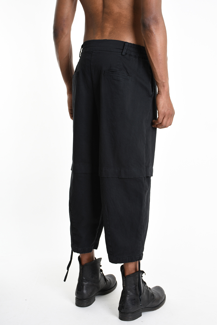 Брюки мраморного окраса с вырезами в области колен LH