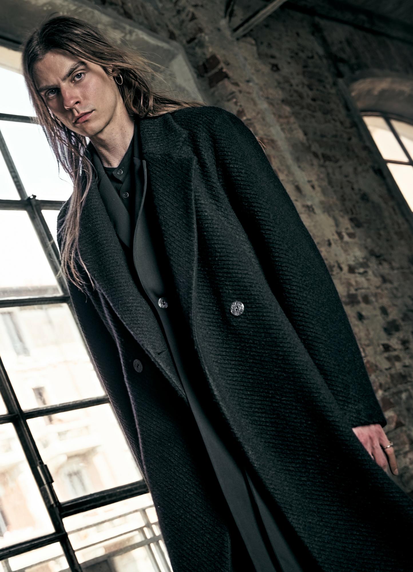 Комфортное пальто из фактурной шерстяной ткани на подкладке LH