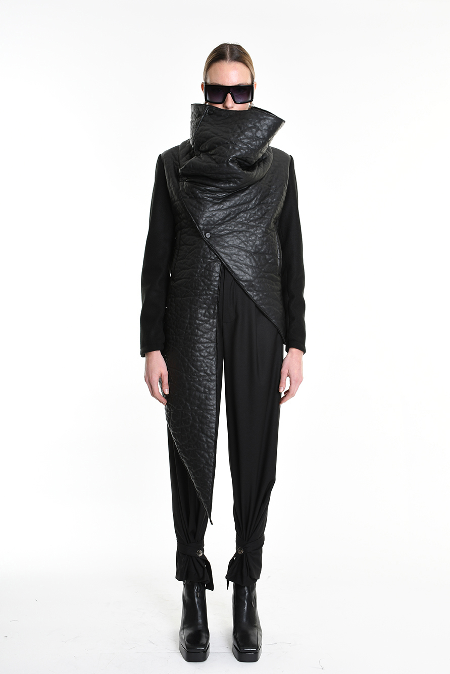 Асимметричная куртка из мятой экокожи с шерстяной подкладкой LH