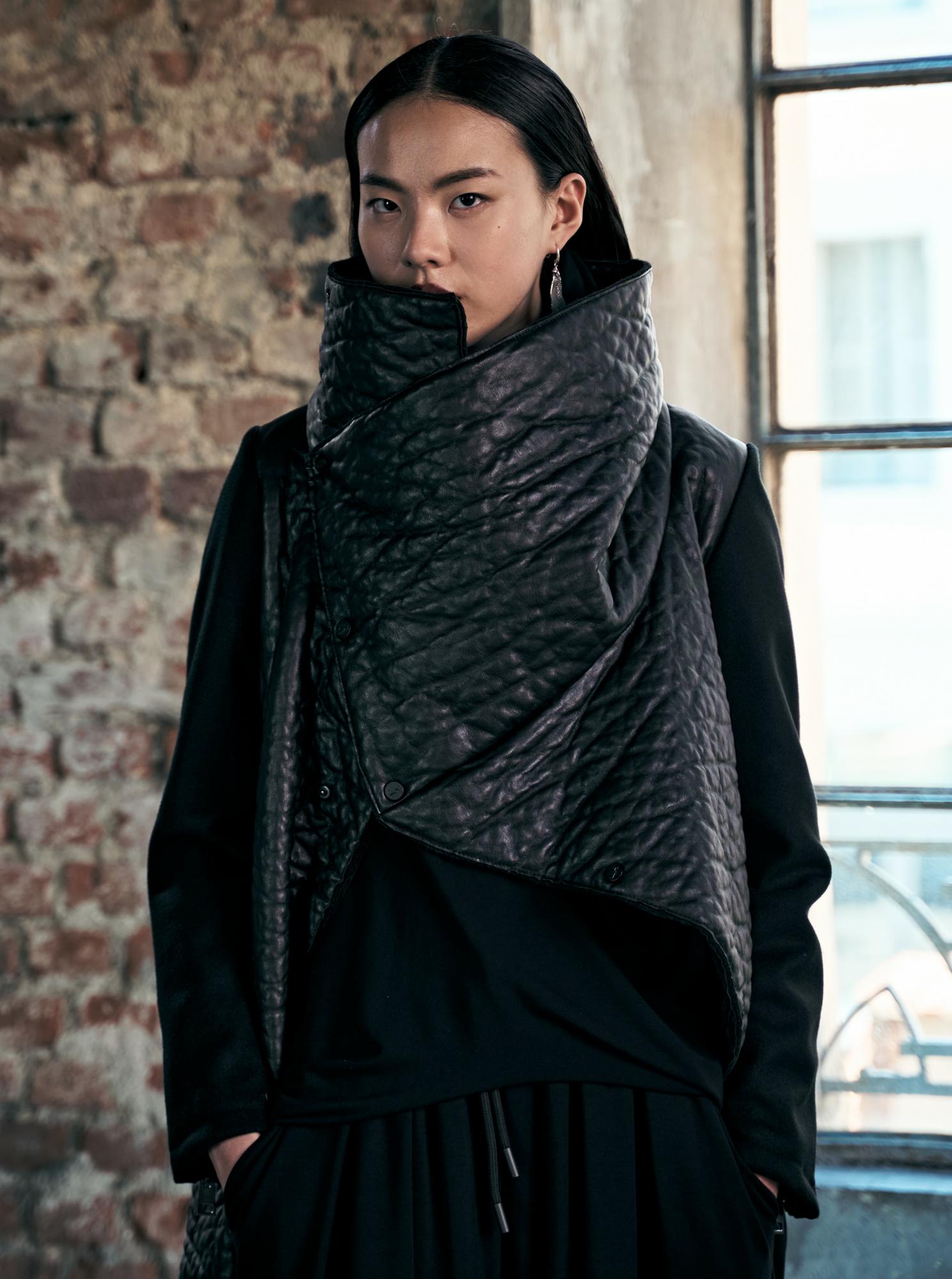 Асимметричная куртка из мятой экокожи с шерстяной подкладкой LH