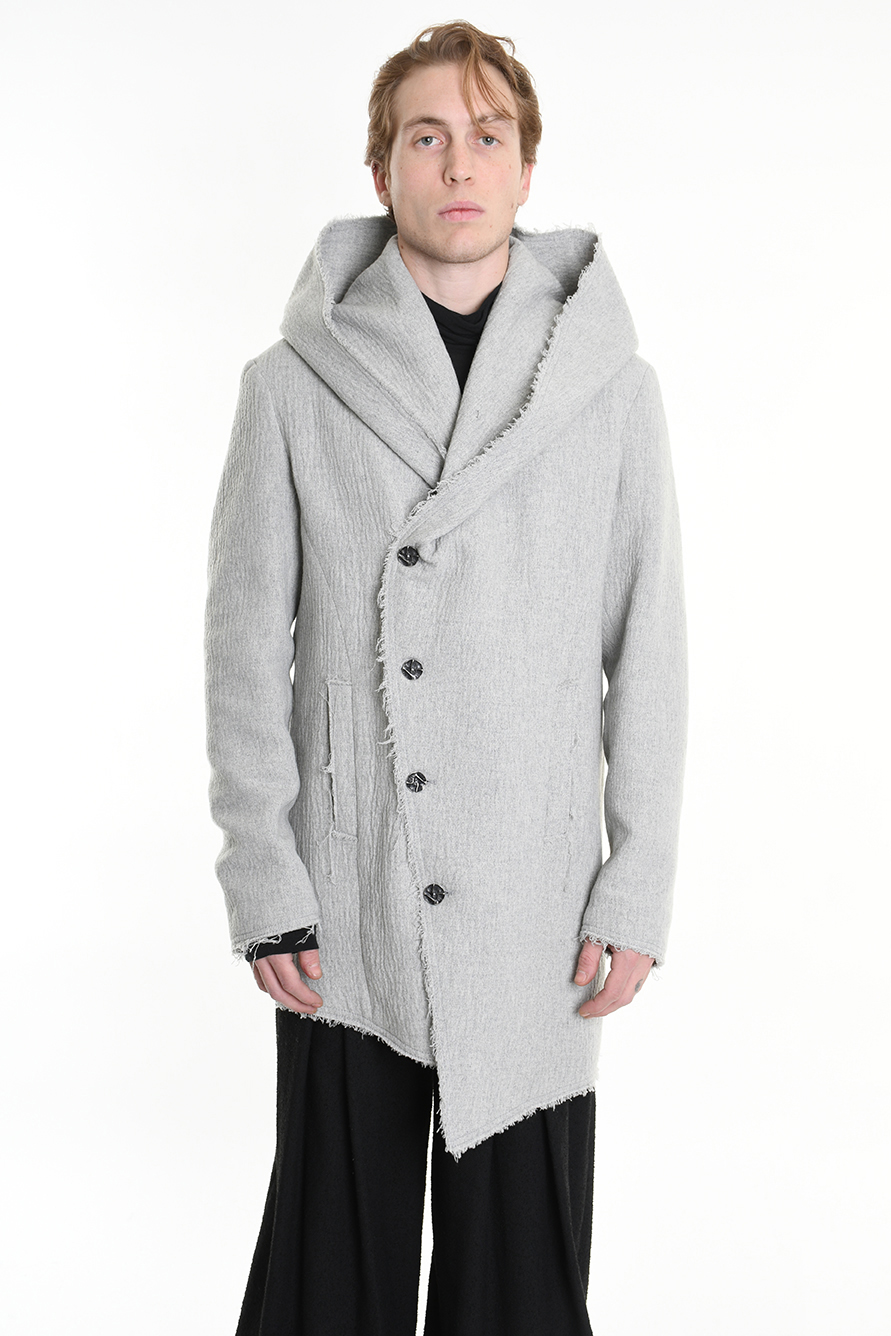 Асимметричное пальто из тисненой ткани с капюшоном LH